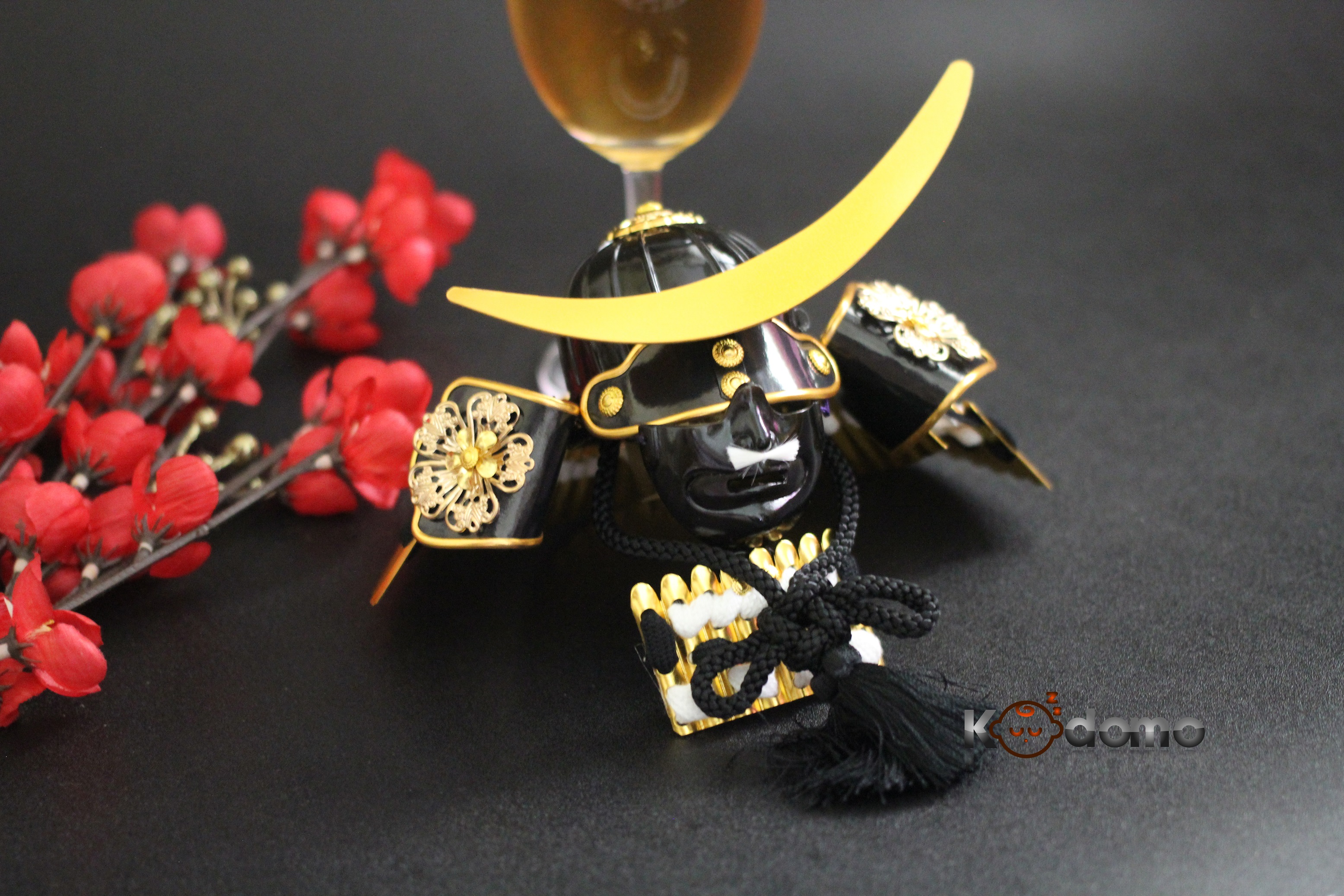 nón samurai trang trí chai nước trái cây , samurai bottle cap , samurai bottle cover , áo giáp samurai, búp bê samurai , 人形, 鎧, 兜