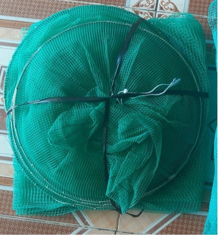 Dớn bắt cá, tôm... đường kính vành 30cm, 5 vành, đuôi dớn dài 3m, 2 cánh dớn mỗi bên dài 1m, cao 1m