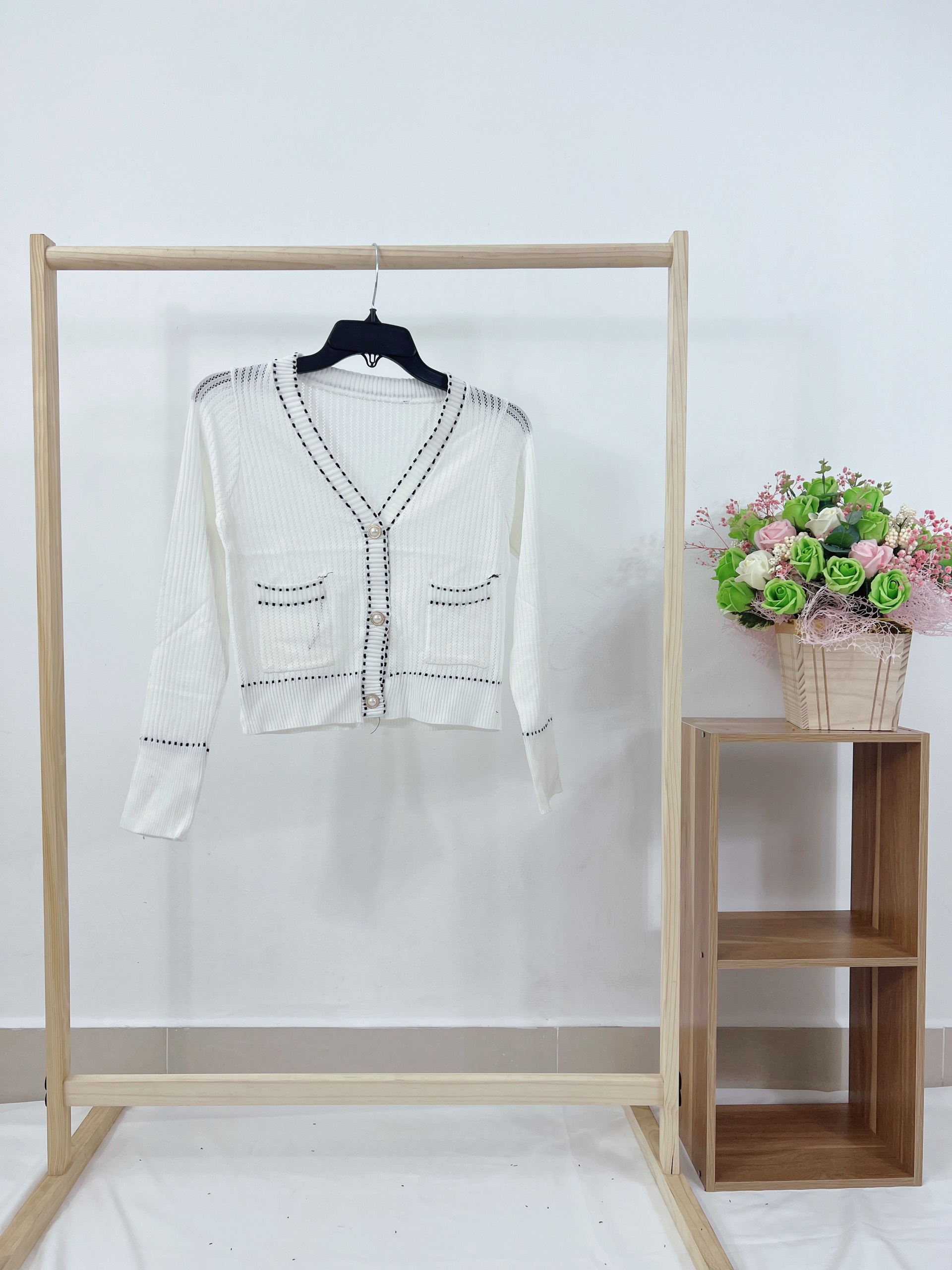 Áo Khoác Cardigan Len Mỏng Form Lửng Chỉ Viền Nút Ngọc