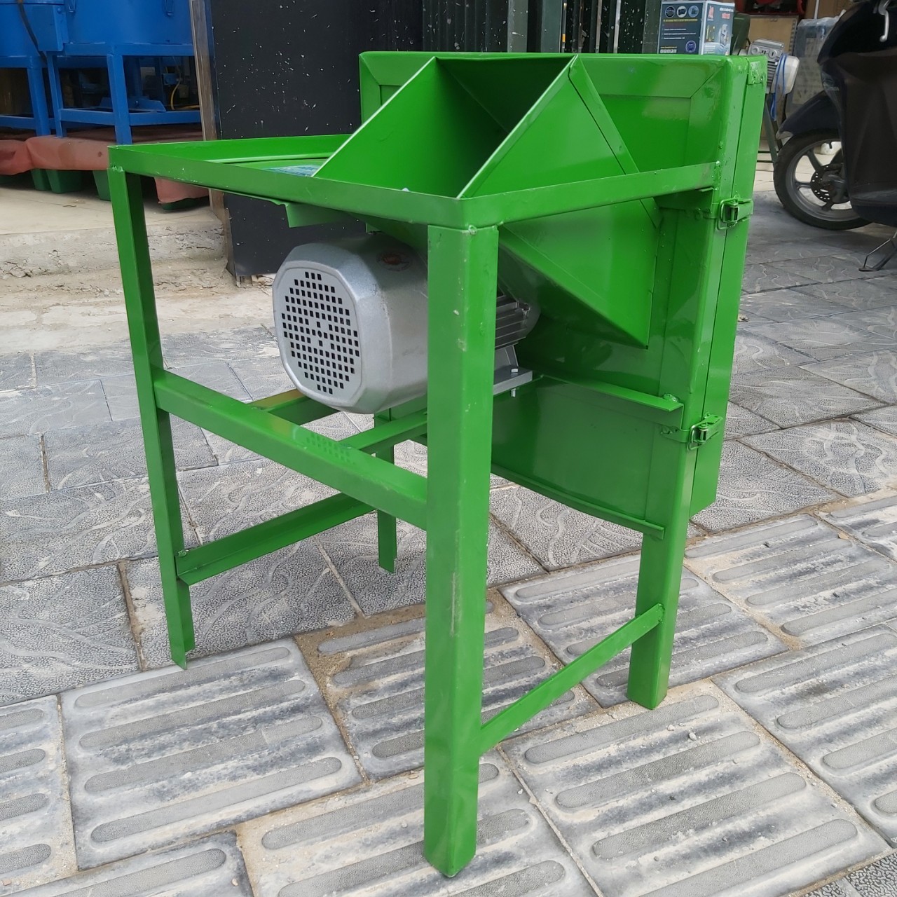 Máy thái chuối băm cỏ cho bò tại Thái Bình