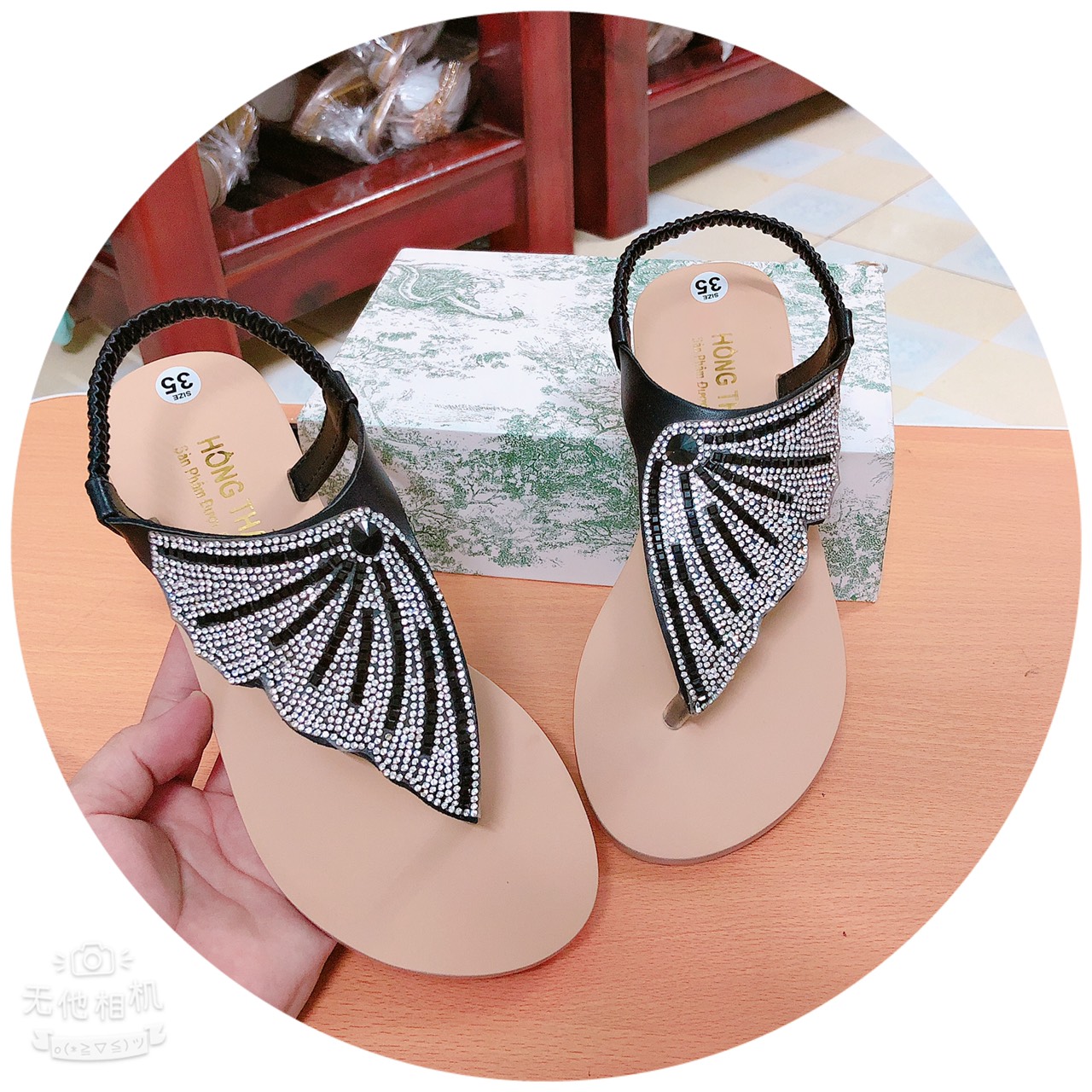 SANDAL HÌNH BƯỚM QUAI ĐÍNH ĐÁ  MÀU ĐEN