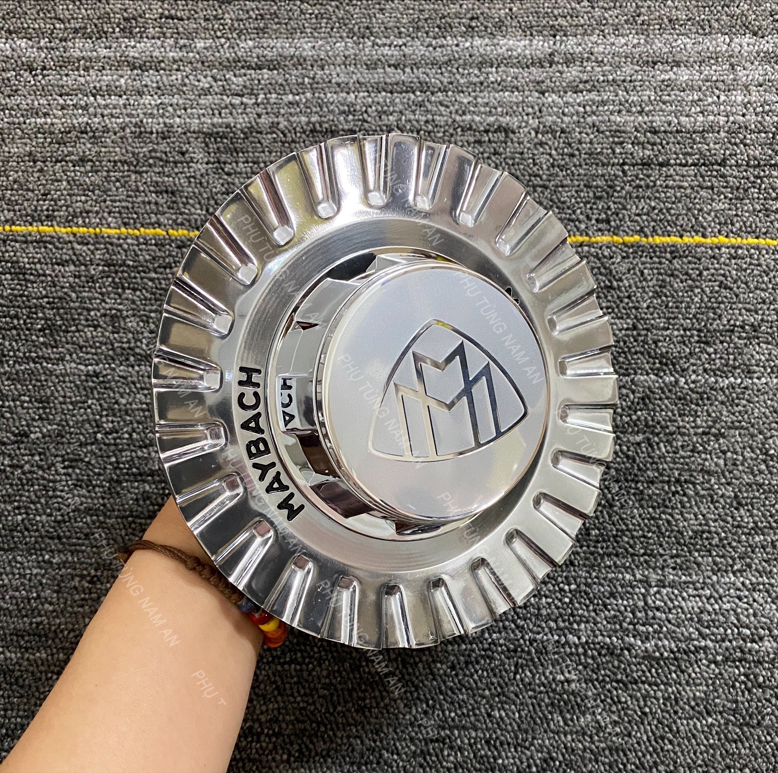 LOGO MÂM GLS 600 MAYBACH/CHỤP MÂM GLS 600 (GIÁ 1 CHIẾC)