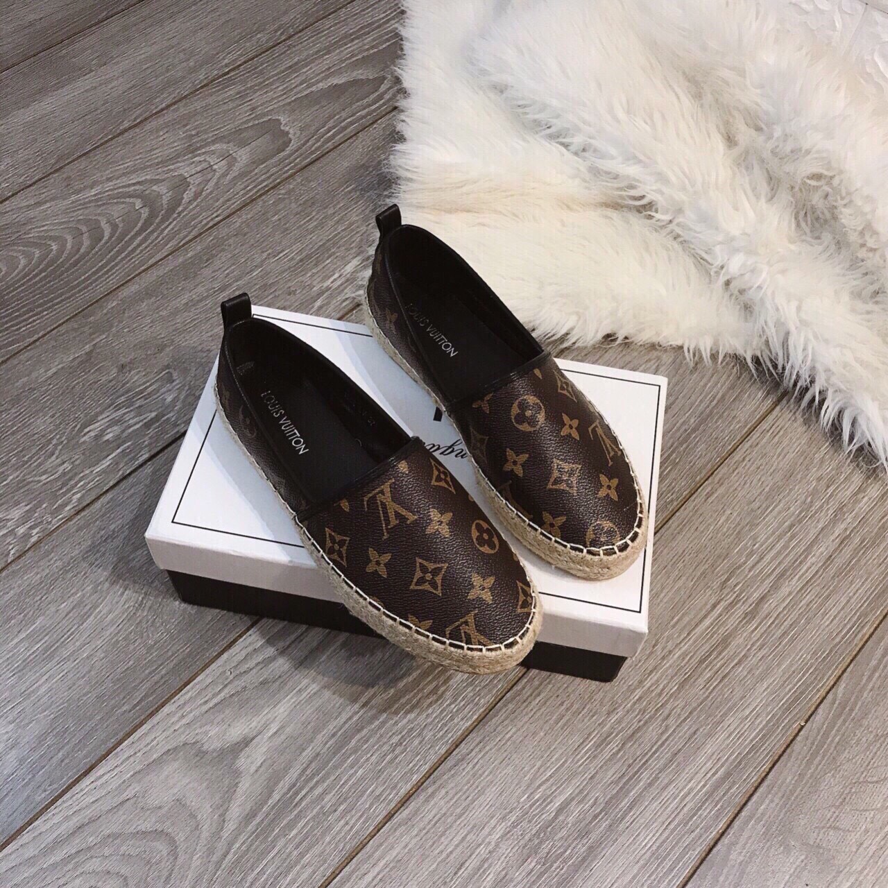 Giày Slip on LV đế cói
