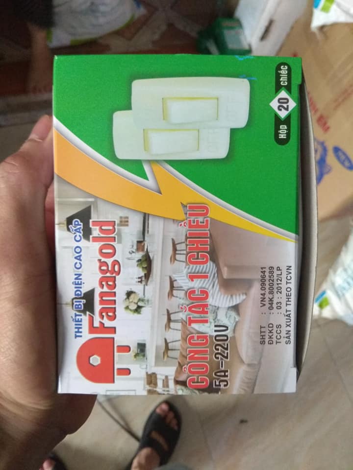 hộp 20 chiếc công tắc quả nhót Fanagold