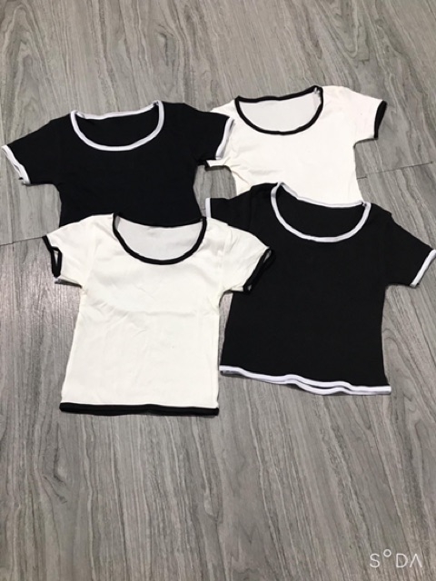 Áo croptop body thun cổ viền đen trắng