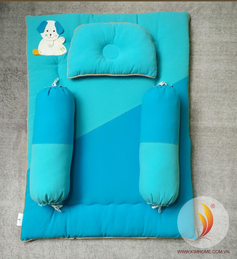 Bộ nệm gối sơ sinh kara Kim Home bao gồm 1 nệm, 1 gối lõm và 2 gối ôm nhỏ cho bé