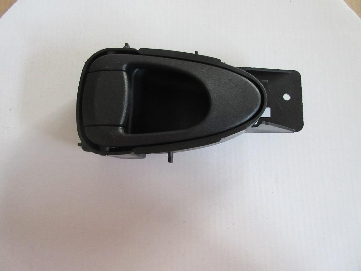 Tay mở cửa trong Daewoo Lanos