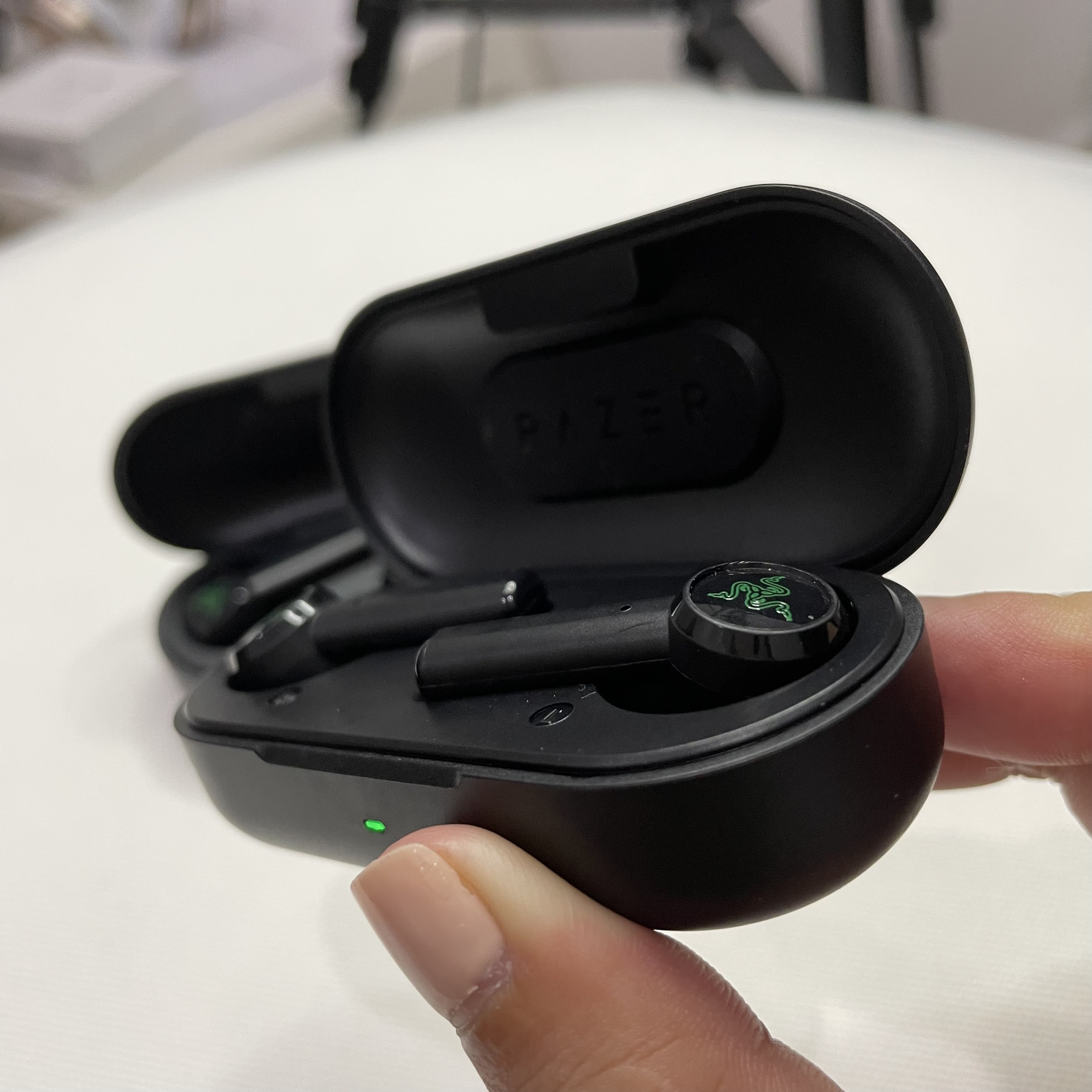 Tai nghe Razer Hammerhead True Wireless - CORAL STORE
