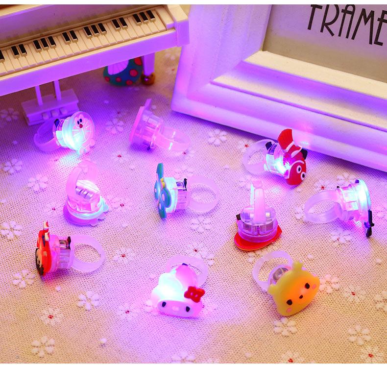 Combo 3 Nhẫn Đèn Led Phát Sáng, Nhẫn Dẻo Phát Sáng Hình Nhân Vật Hoạt Hình Cho Bé