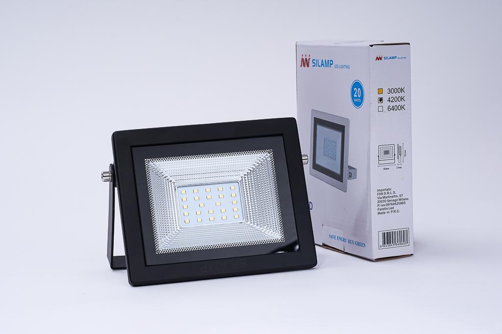 Đèn led pha 20W Vỏ đen