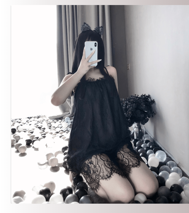 Váy ngủ kèm áo choàng kín đáo