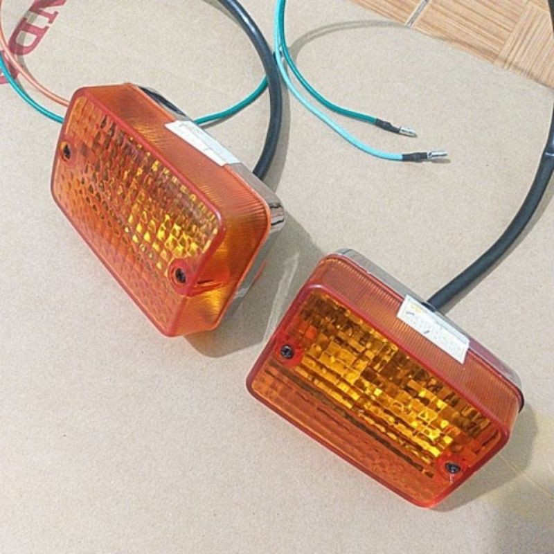 Xi nhan trước xe 82 ( giá 1 cặp xi nhan trước) -8%