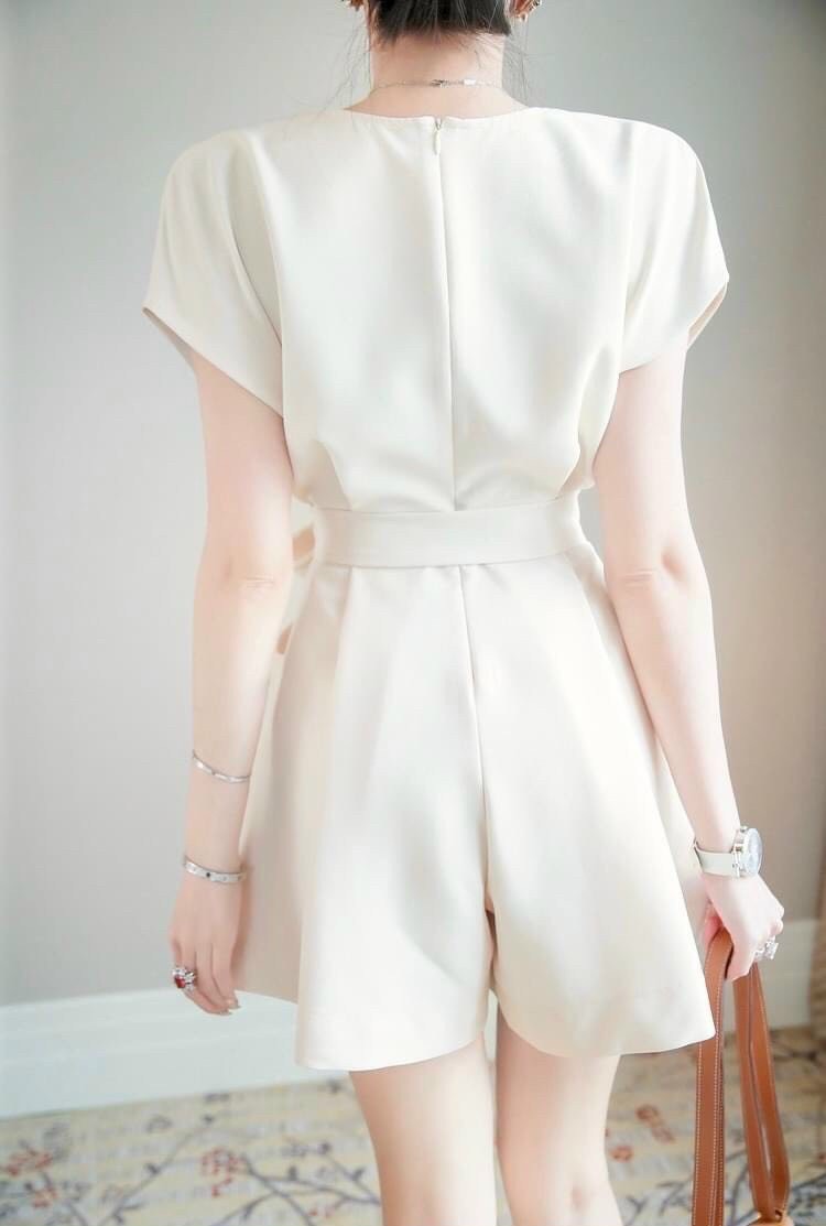 mẫu mới jumpsuit hàn quốc cổ v kèm nịt