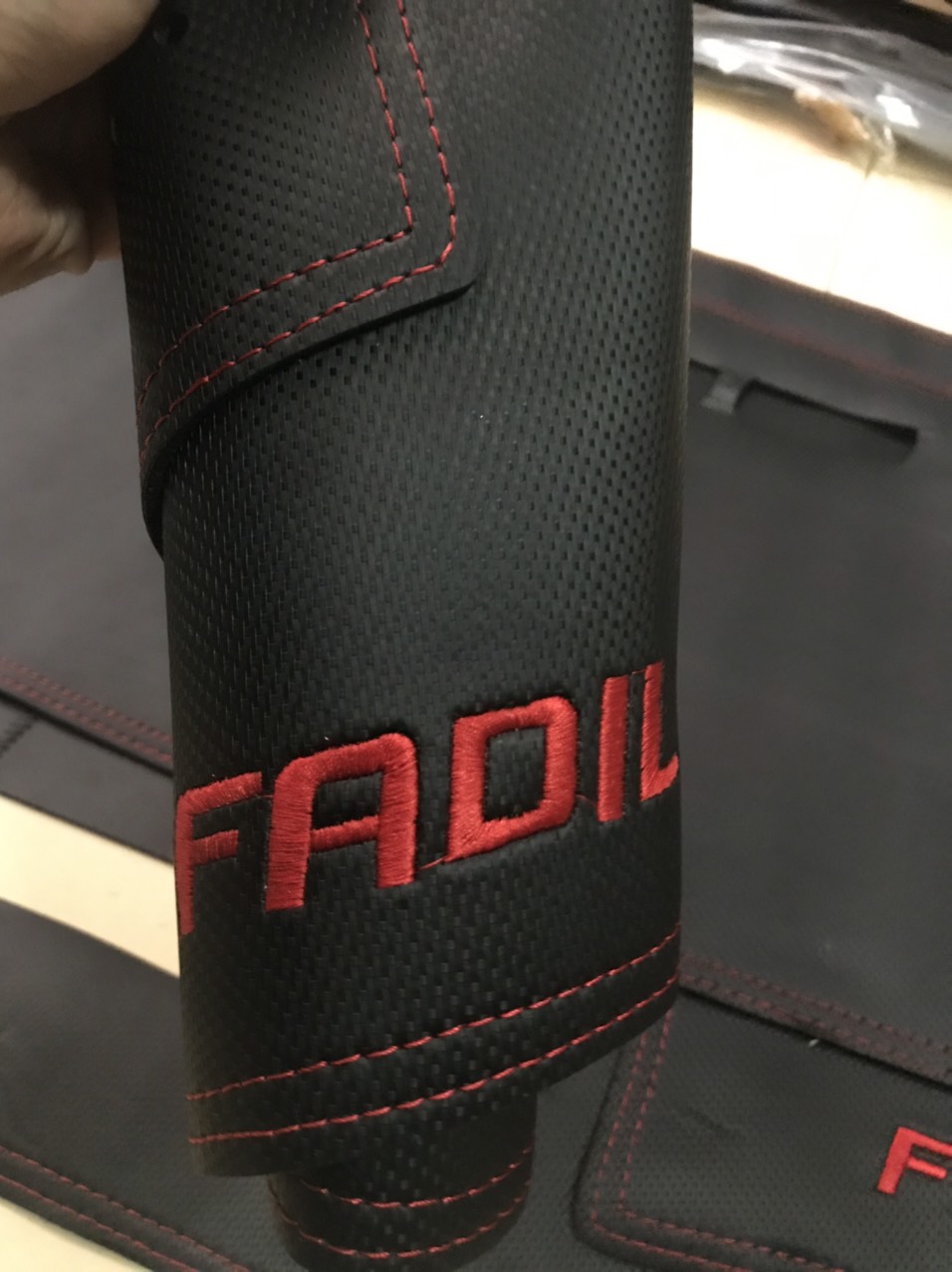 Thảm táp lô da vân cacbon Vinfast Fadil