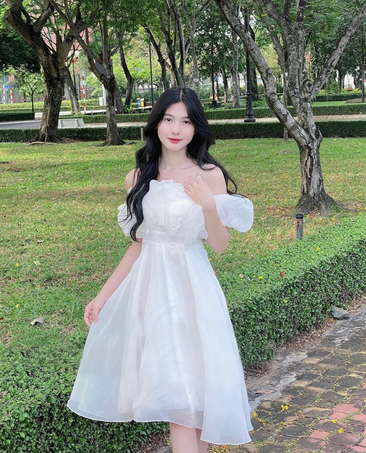 Đầm trễ vai công chúa đính ngọc Jasmin