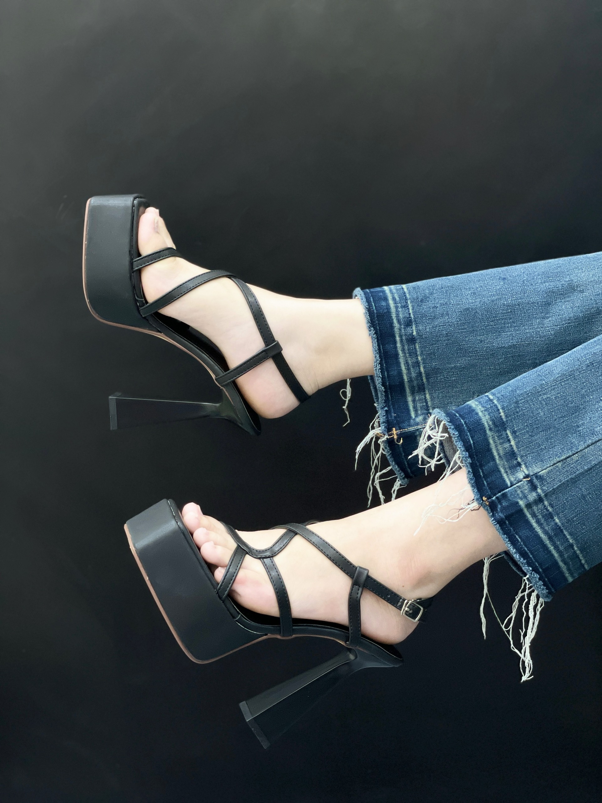 GIÀY SANDAL ĐẾ ĐÚP CAO 14CM , ĐÚP TRƯỚC CAO 5CM , QUAI ĐÍNH XOÀN