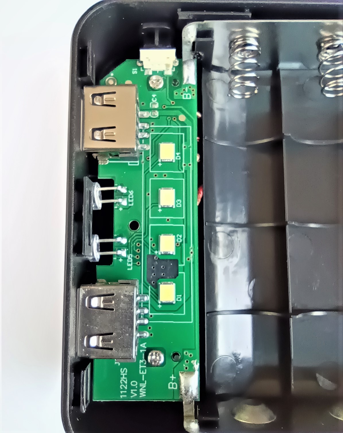 Box sạc dự phòng 3 pin 18650 5V2A