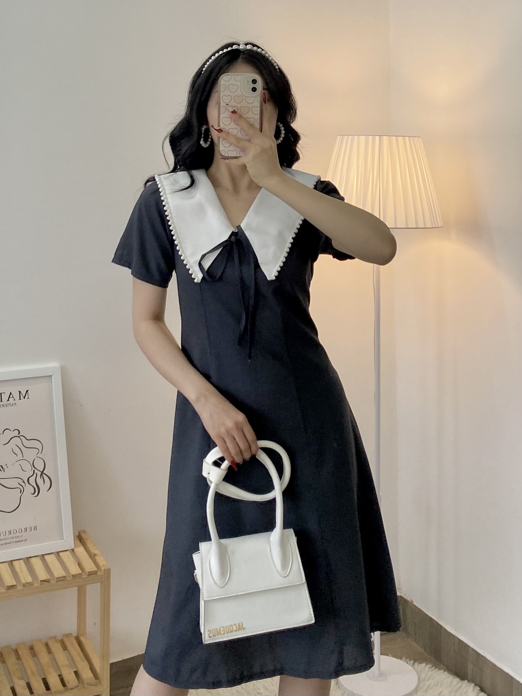 Đầm xám cổ trắng phối ren