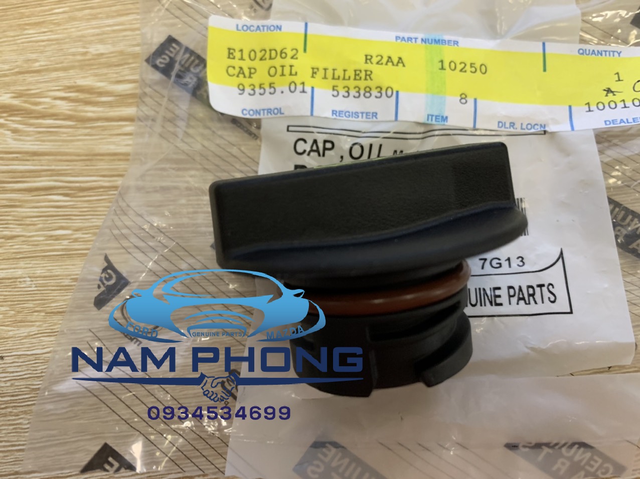 Nắp đổ dầu máy Escape 2.3  - R2AA10250 / LF0310250