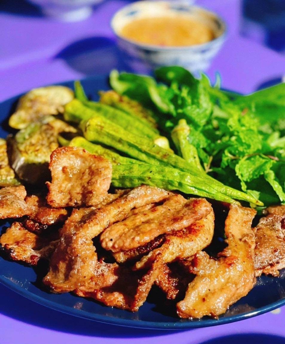 Pork Breast Marinated in Salad Dressing with Dipping Sauce 500Gr (Delivery in Ho Chi Minh City)