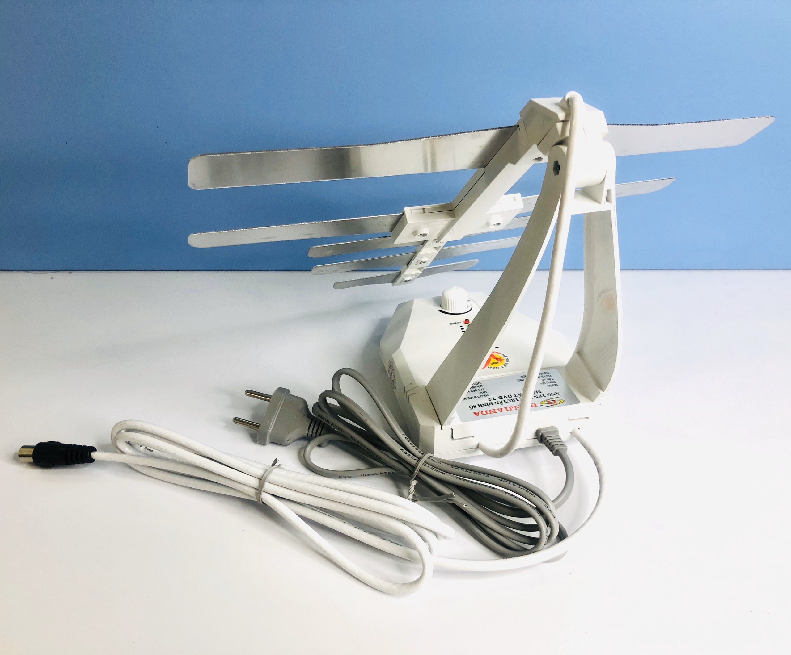 Anten để bàn DVB-T2 HKD 105 trong nhà