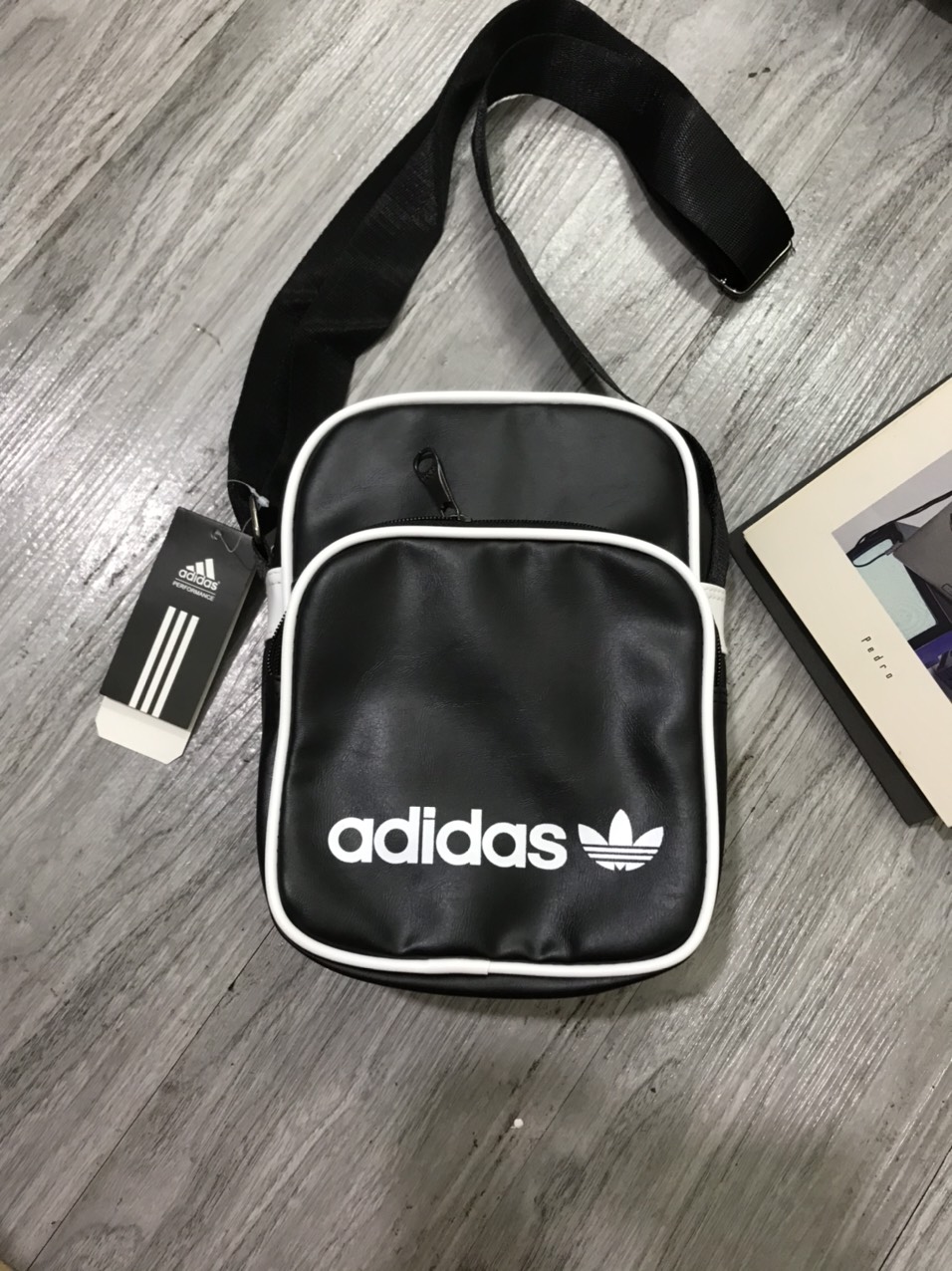 Túi đeo chéo Adidas DH1006