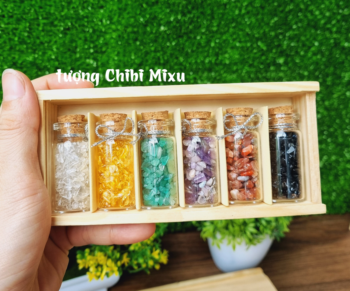 Set 6 lọ đá Thạch Anh vụn tự nhiên kèm hộp gỗ