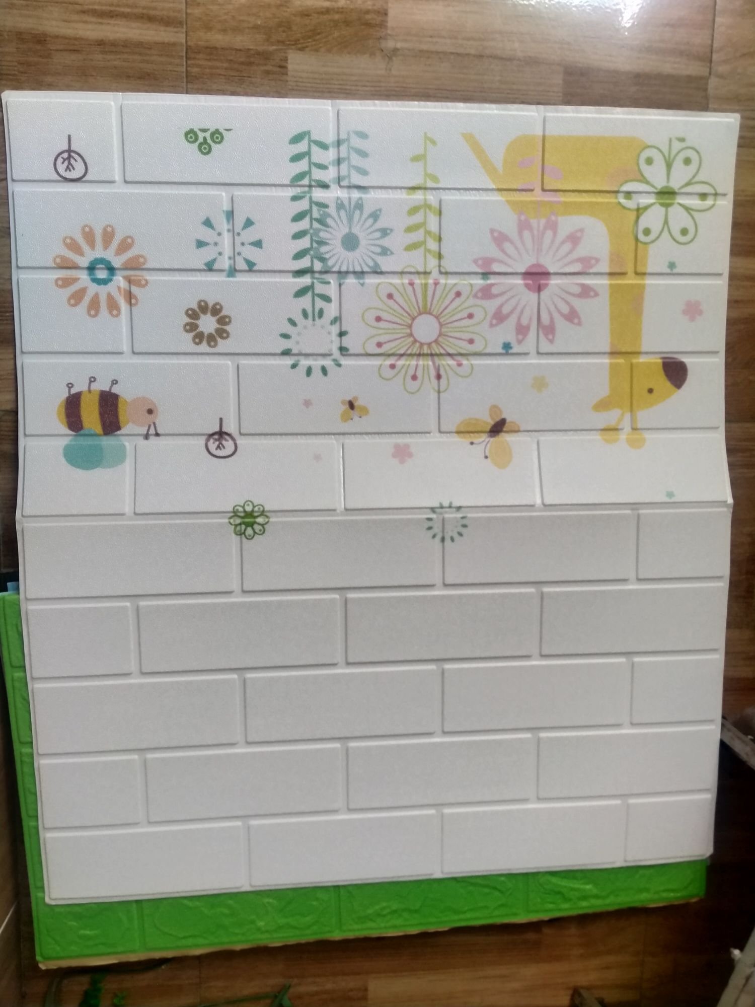 xốp dán tường hoạt hình dễ thương 77x70cm dày 6-7mm