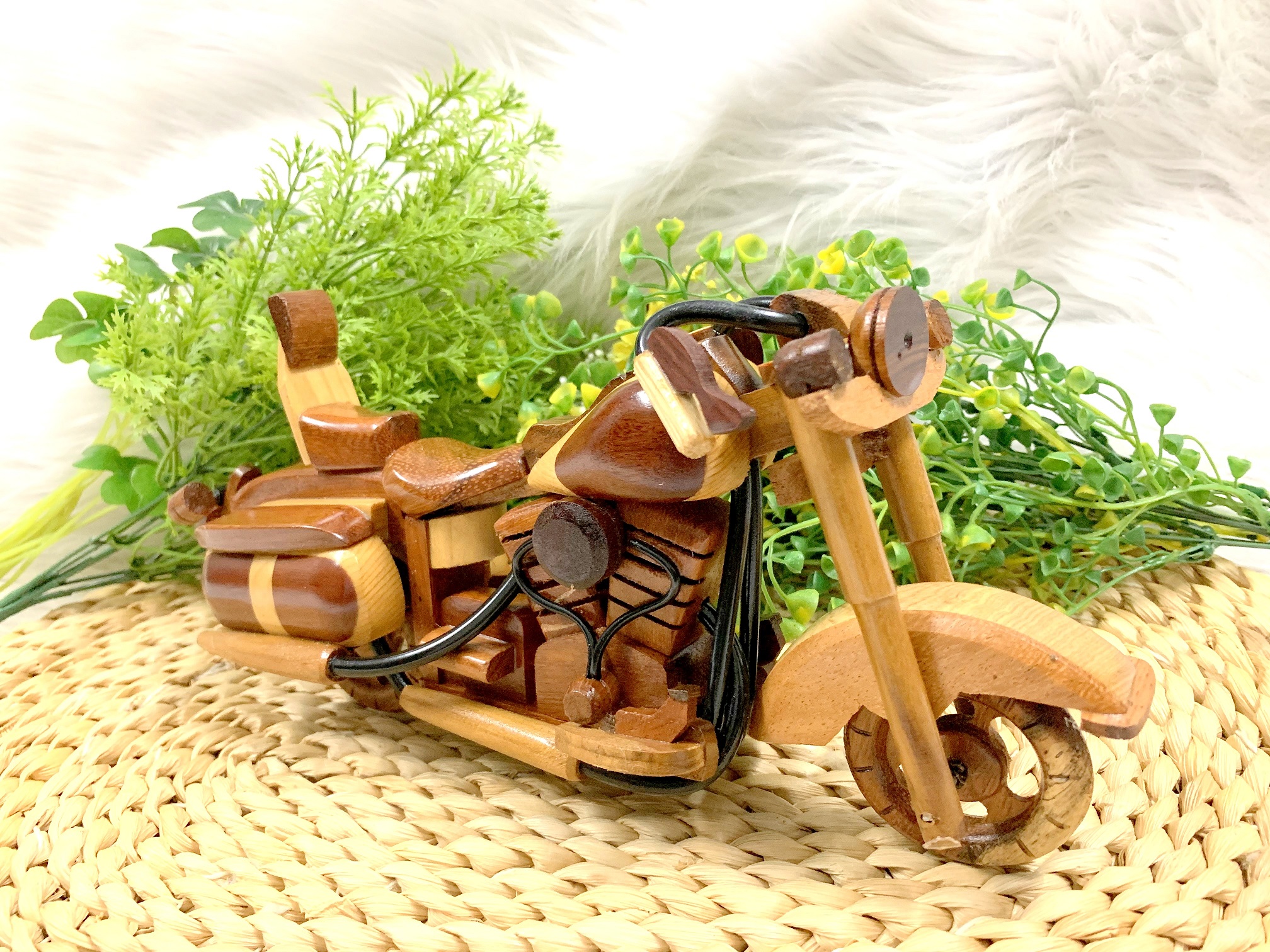 Mô Hình Xe Môtô Harley Davidson bằng Gỗ Gõ (Hình Thật)