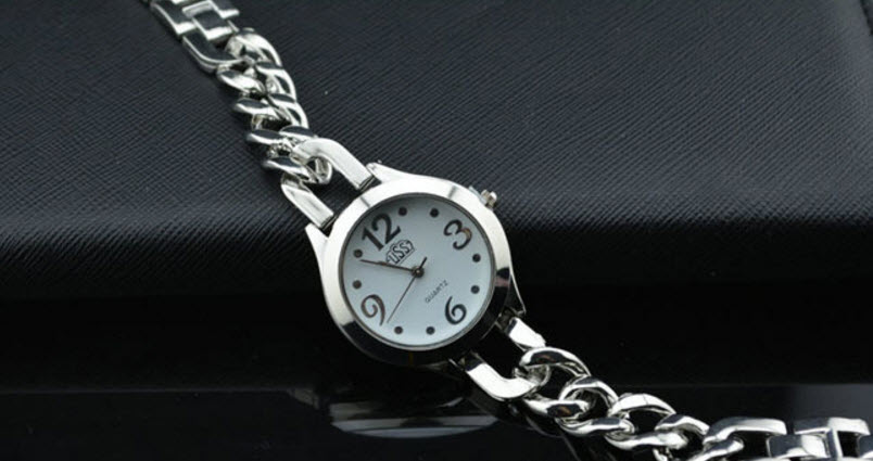 (Extra gift 1 tablets battery worth 20K) watches bracelets eyelets chain Cussons