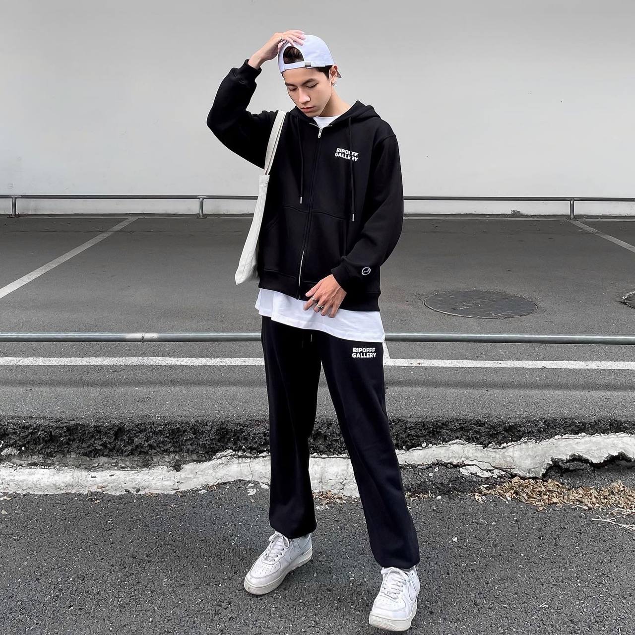 RIPOFFF Gallery Zip Hoodie - Black