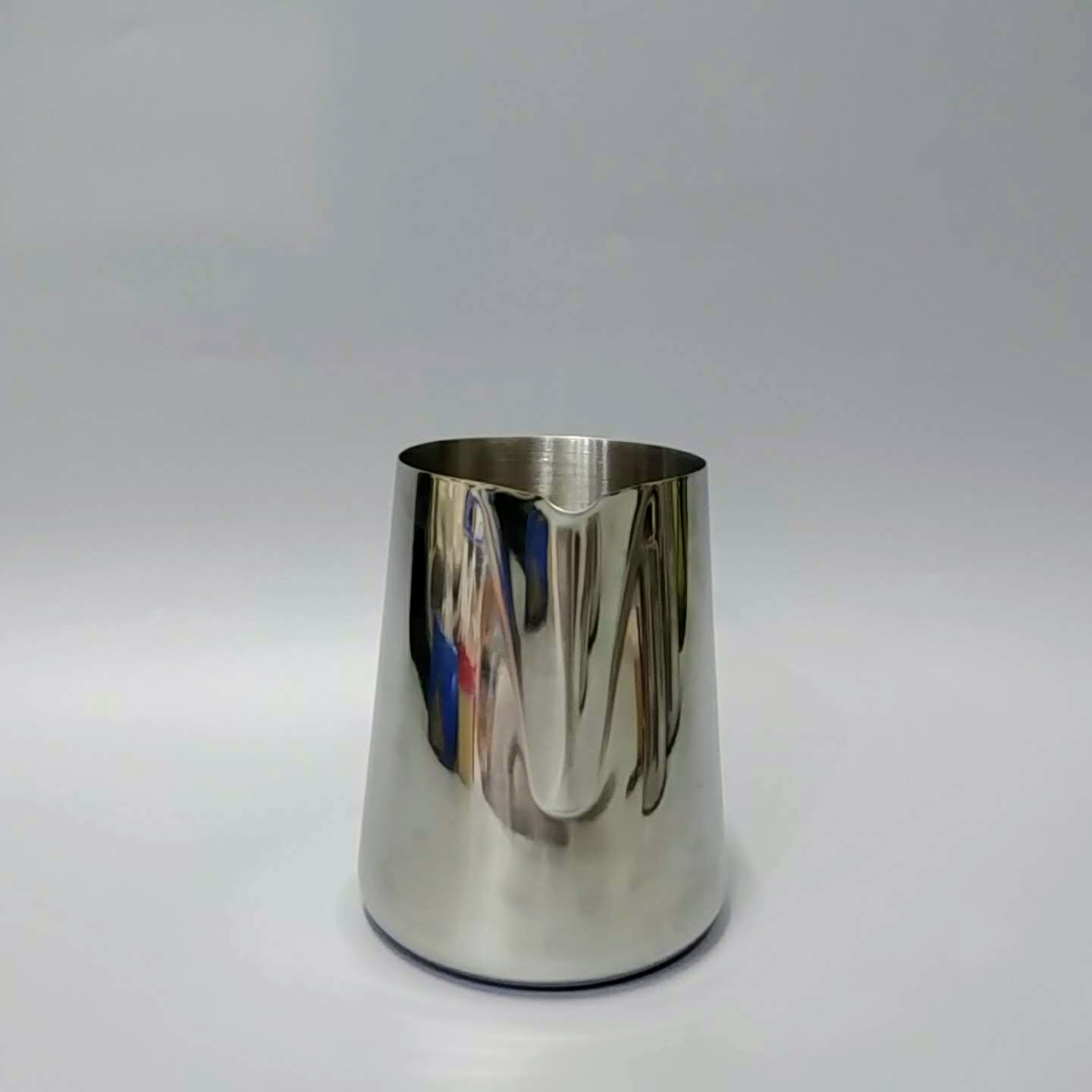 Ca đánh sữa Inox 600ml có vạch chia