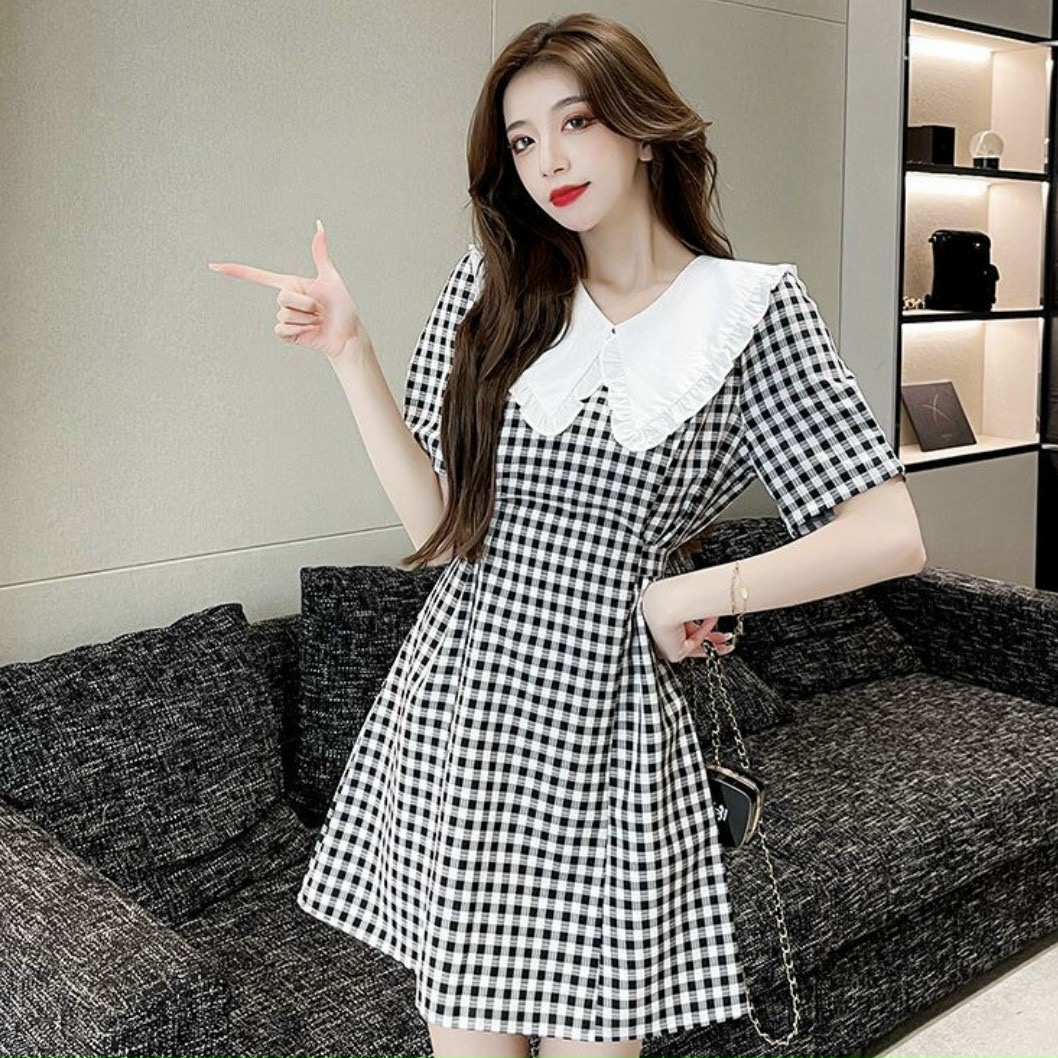 Đầm caro đen cổ trắng thắt nơ