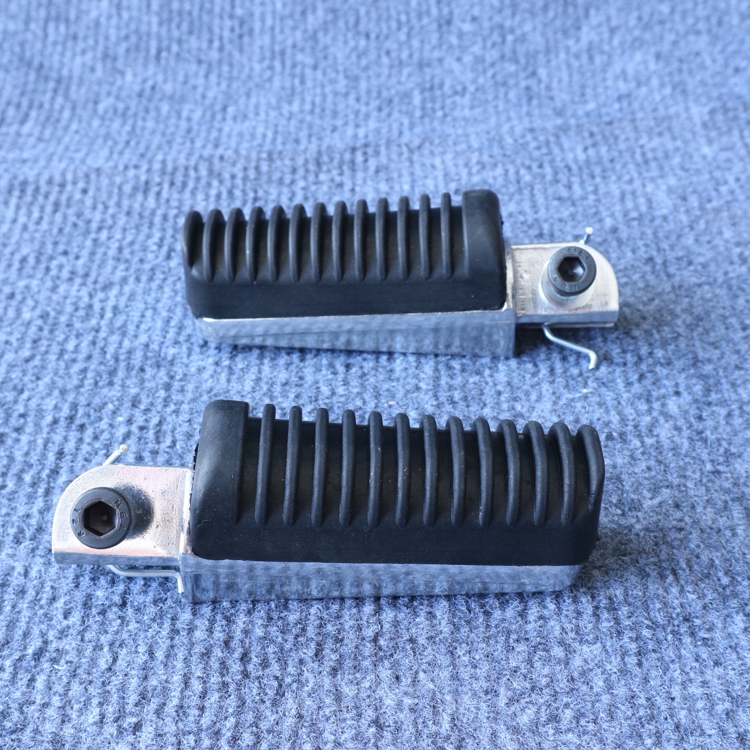 Cặp gác chân trước xe máy, giò đạp trước xe máy gắn xe EXCITER 150 ĐỜI 2015 ĐẾN 2020 (gác chân như zin theo xe)