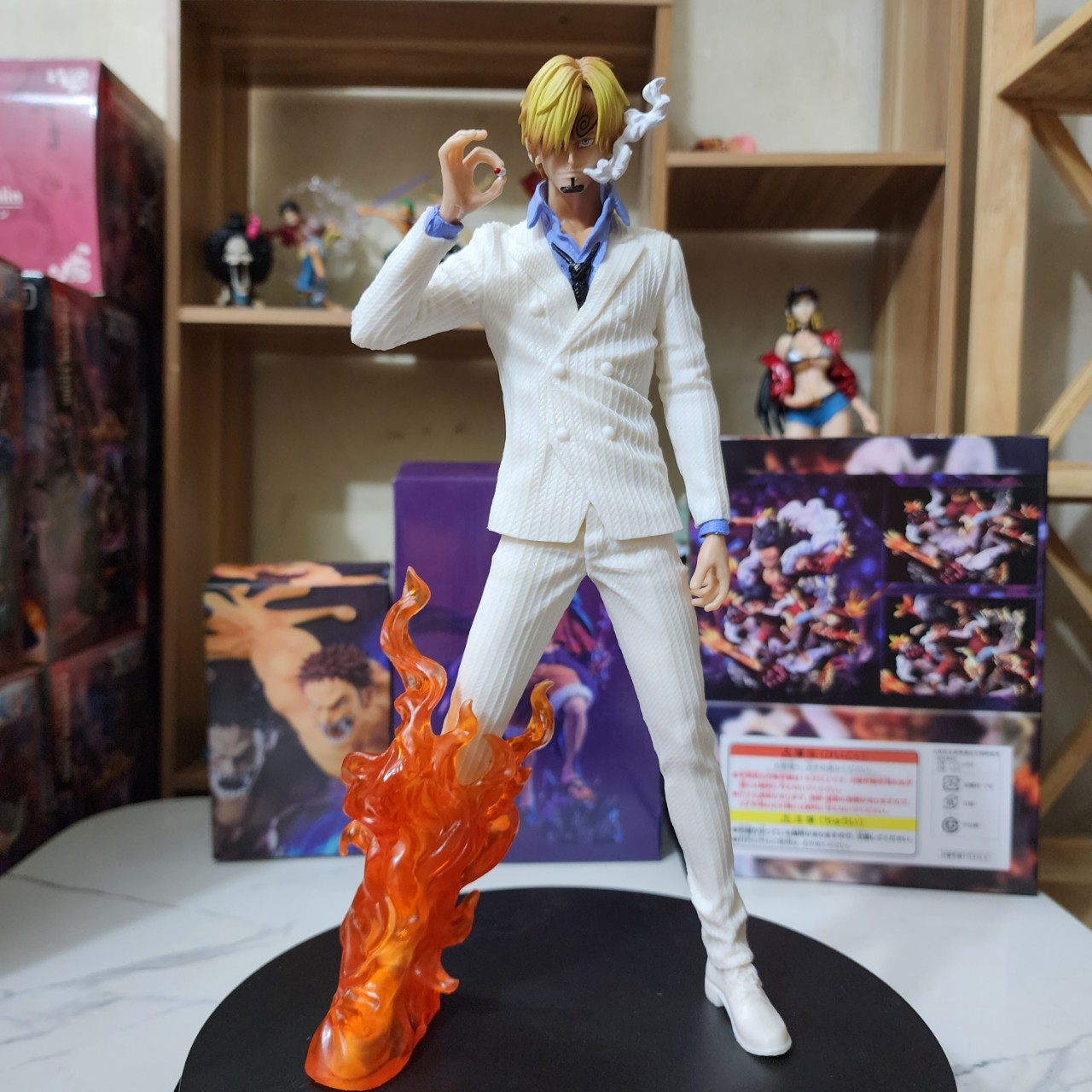 (Mô hình One Piece) Vinsmoke Sanji chân lửa mặc vest dáng đứng cực ngầu (33cm)