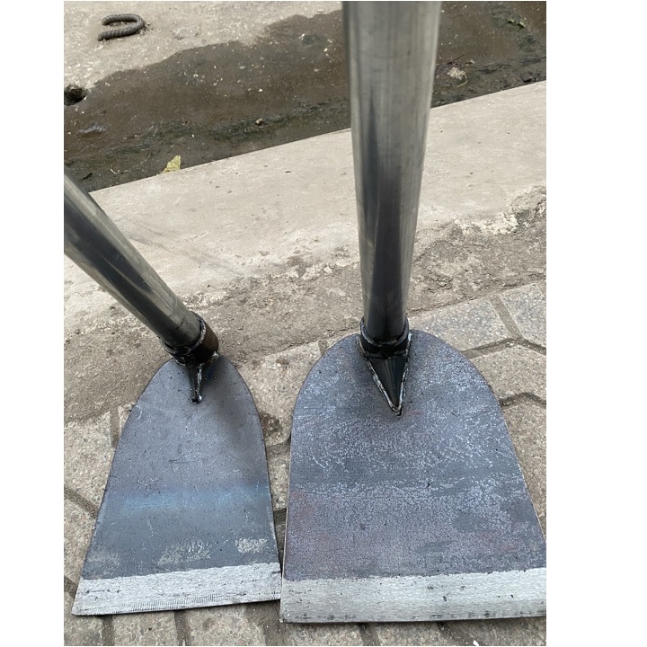 Cuốc đào đất làm vườn có cán dài 80 - 85cm