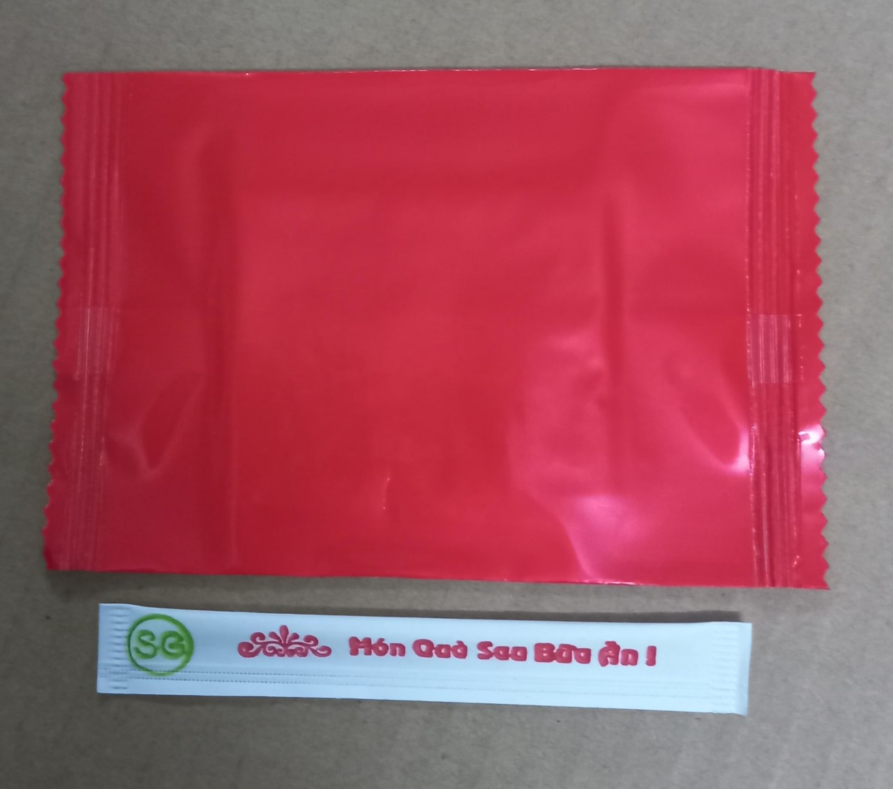 500 cái khăn lạnh mini + tăm tre