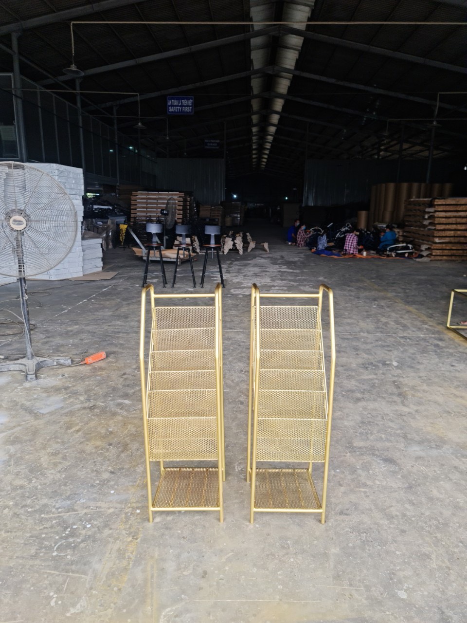 Kệ Để Sách, Báo, Tạp Chí Bằng Sắt