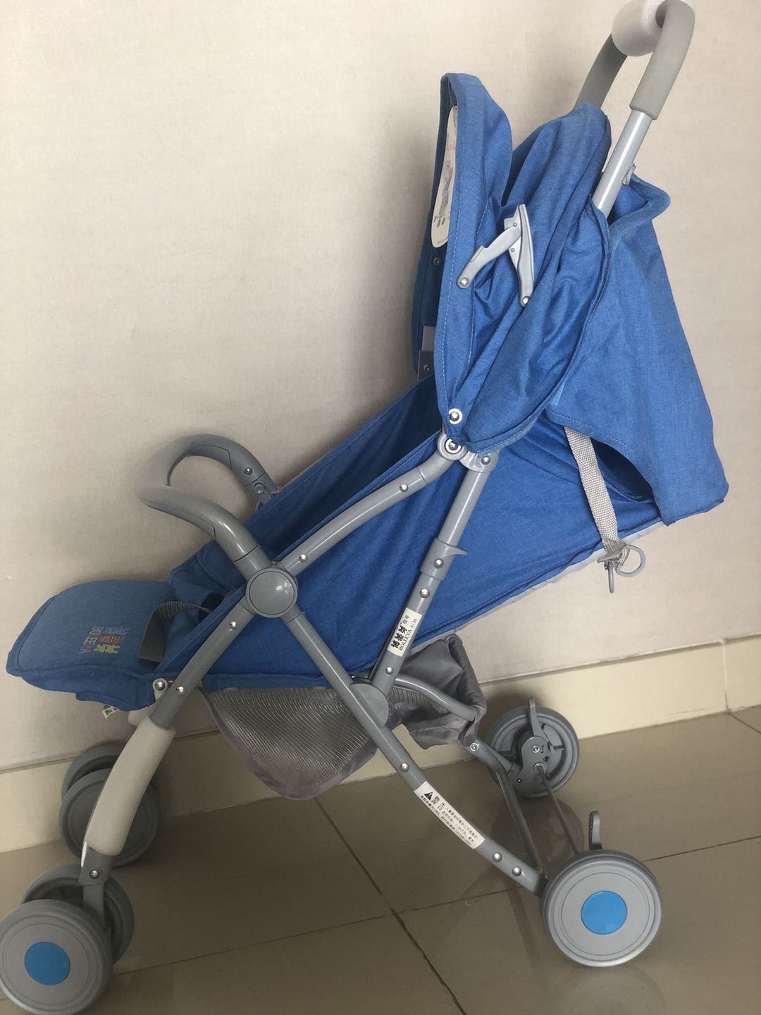 Xe đẩy em bé BLY A138 màu xanh dương