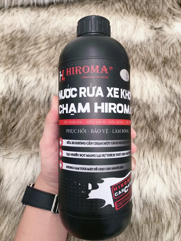 Nước rửa xe KHÔNG CHẠM HIROMA HOÀN TOÀN MỚI siêu đậm đặc, siêu bóng, siêu sạch, siêu thơm là sản phẩm nước rửa xe KHÔNG CHẠM được đa số người tiêu dùng tin tưởng và chọn lựa DUNG TÍCH CHAI 1 LÍT
