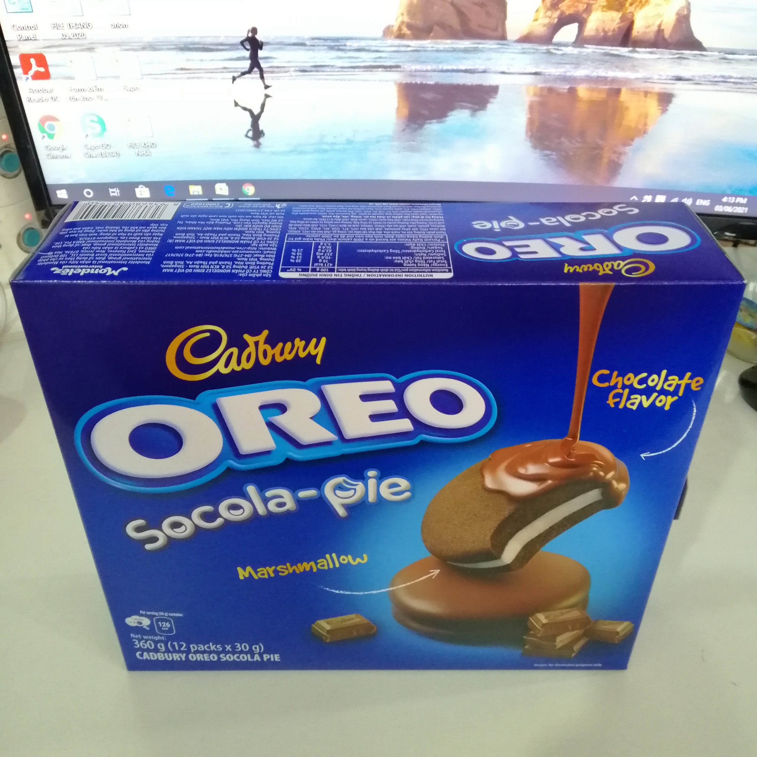 Bánh Sôcôla Nhân Dẻo Marshmallow Cadbury Oreo Socola-pie Chocolate (Hộp 336g)