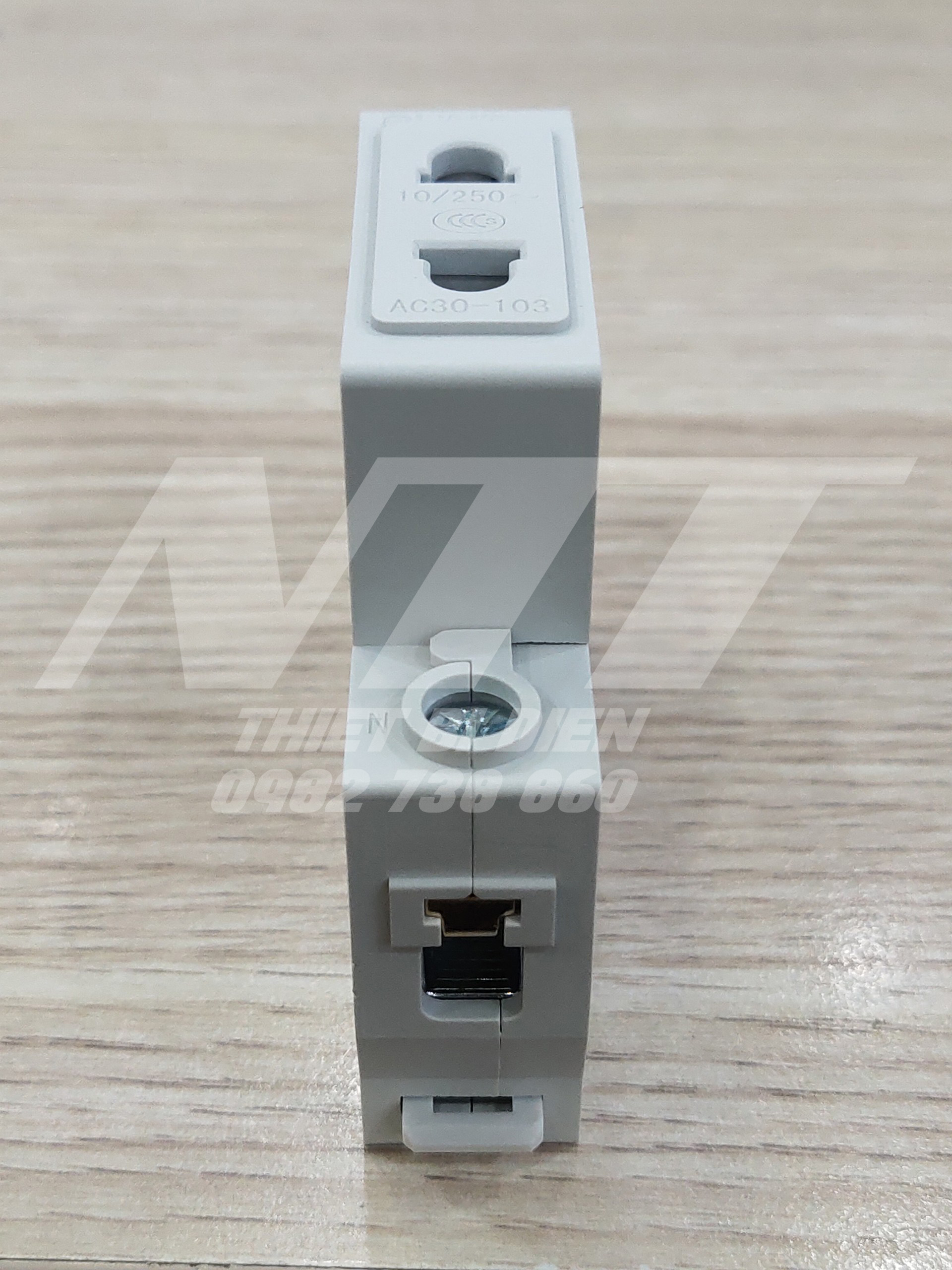 Ổ cắm cài thanh DIN ray AC30-103 Chint