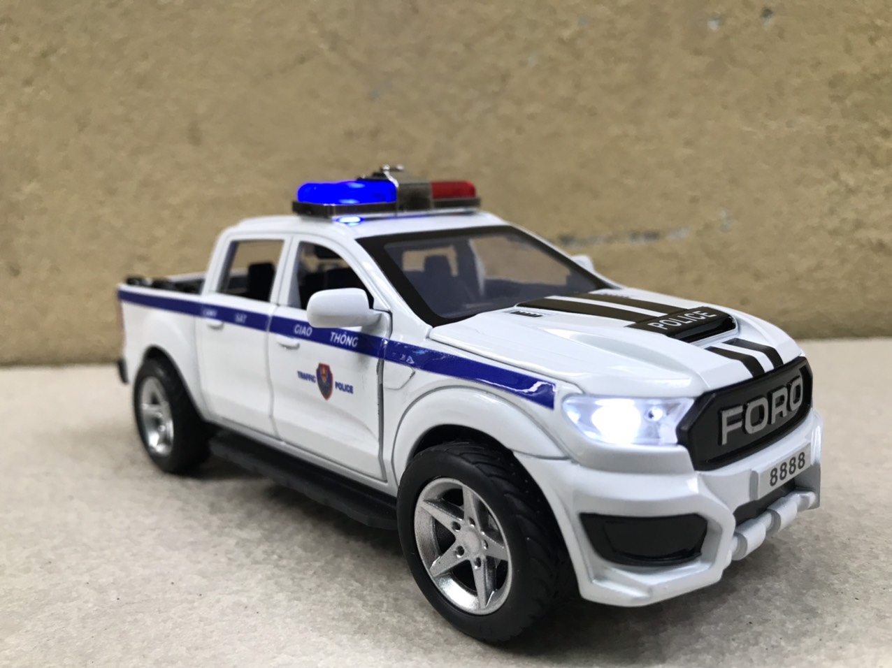[HCM]Mô hình xe Police CSGT Ford Wildtrak 1:32