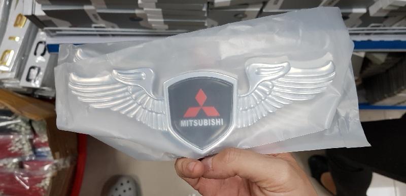 Biểu tượng cánh thiên thần Mitsubishi màu bạc