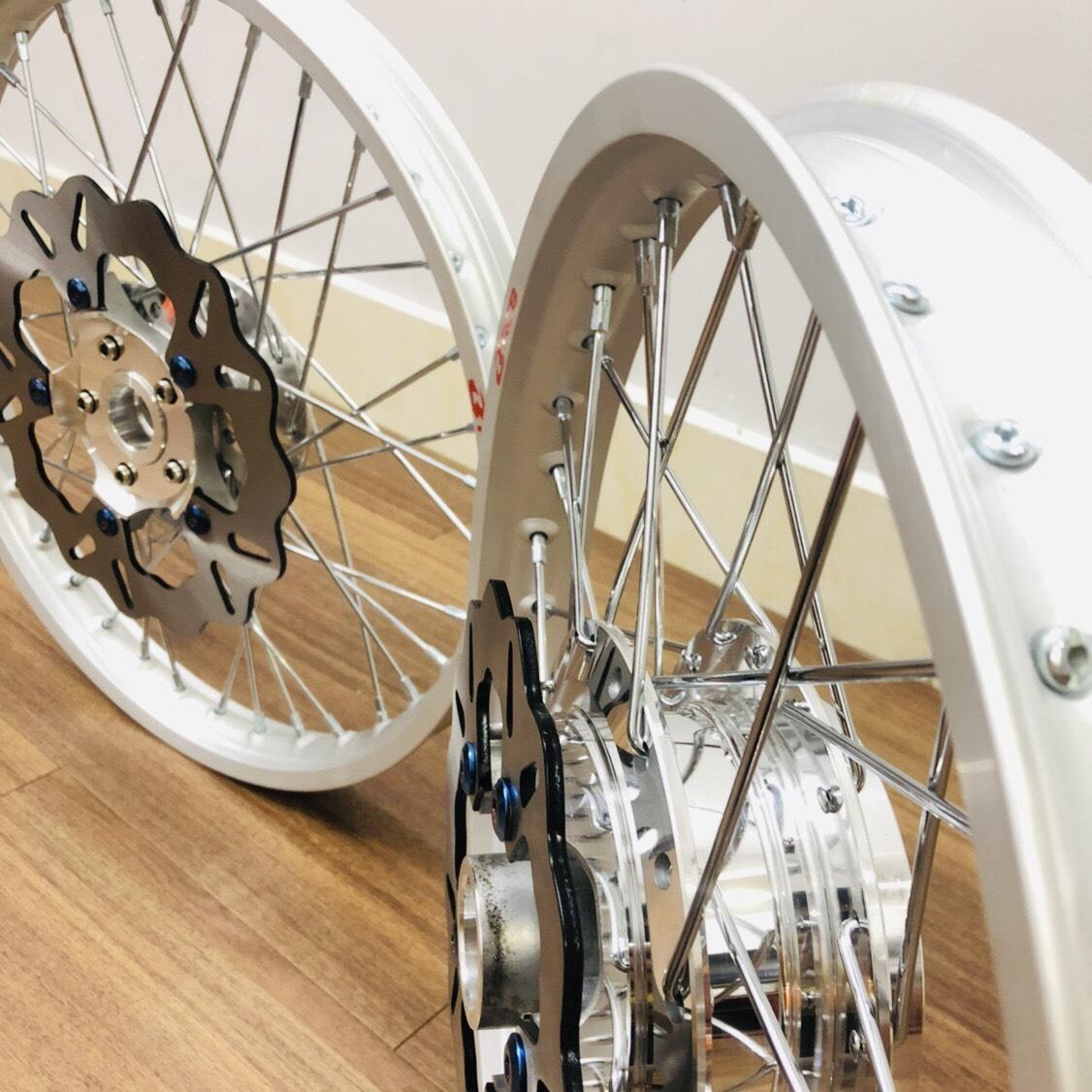 Full set of RCB wheels attached for winner/winner X/exciter/Sirius/Raider/Saba. .. Imported full set, fully assembled when delivered to customers