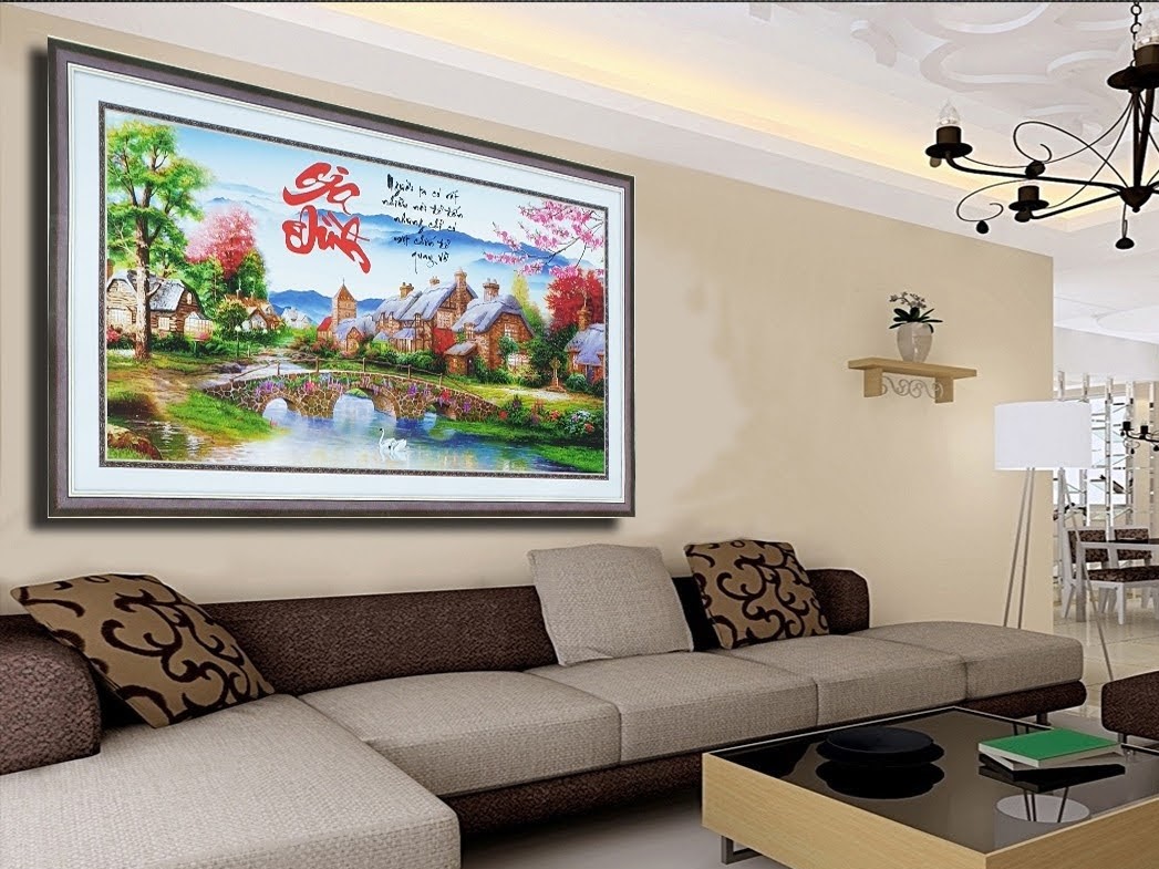 Tranh thêu chữ thập Gia Đình 88803-84x47cm Tranh này là tranh 3D, cần thêu: chữ Gia đình, toàn bộ nhà, chiếc cầu và toàn bộ cây cỏ xung quanh nhà. Kết các bông hoa bằng vải vào tranh