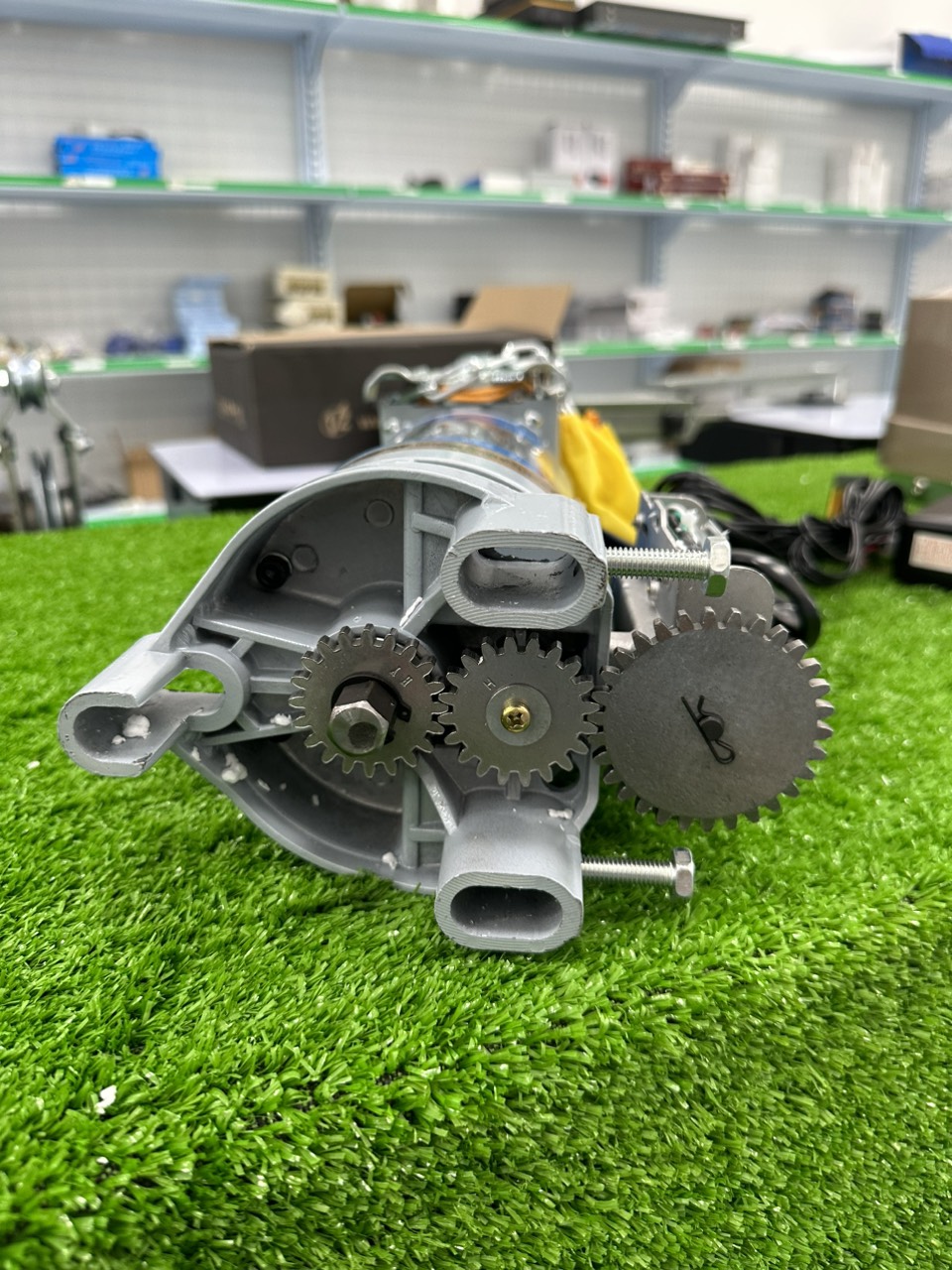 Bộ motor cửa cuốn Nice Chen 600kg (Motor + lắc+ hộp điều khiển)