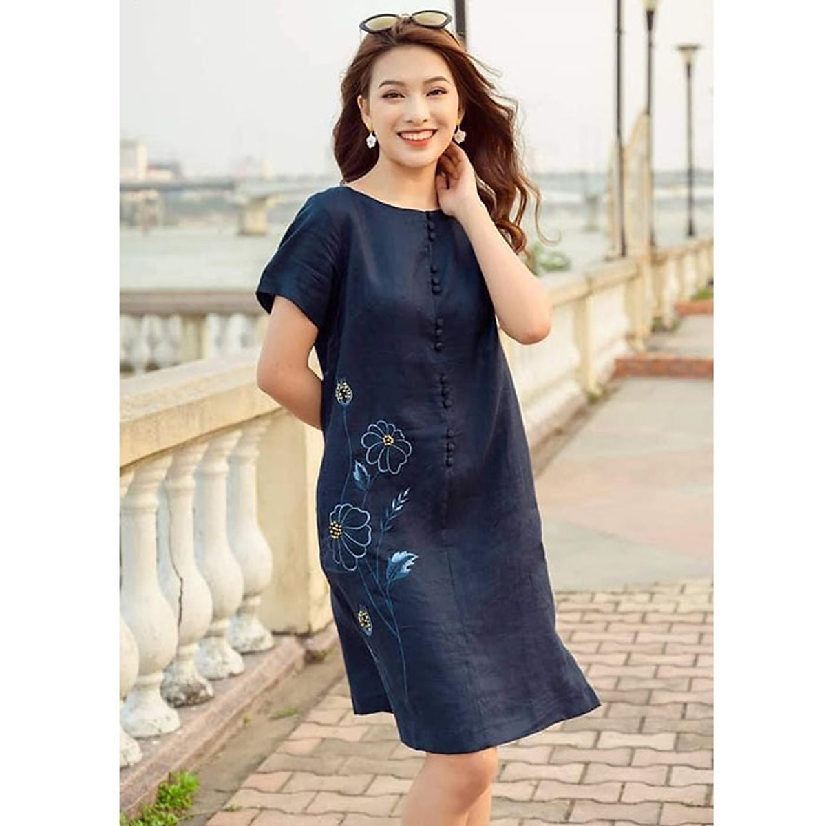 Đầm suông thêu hoa linen tưng premium sang trọng
