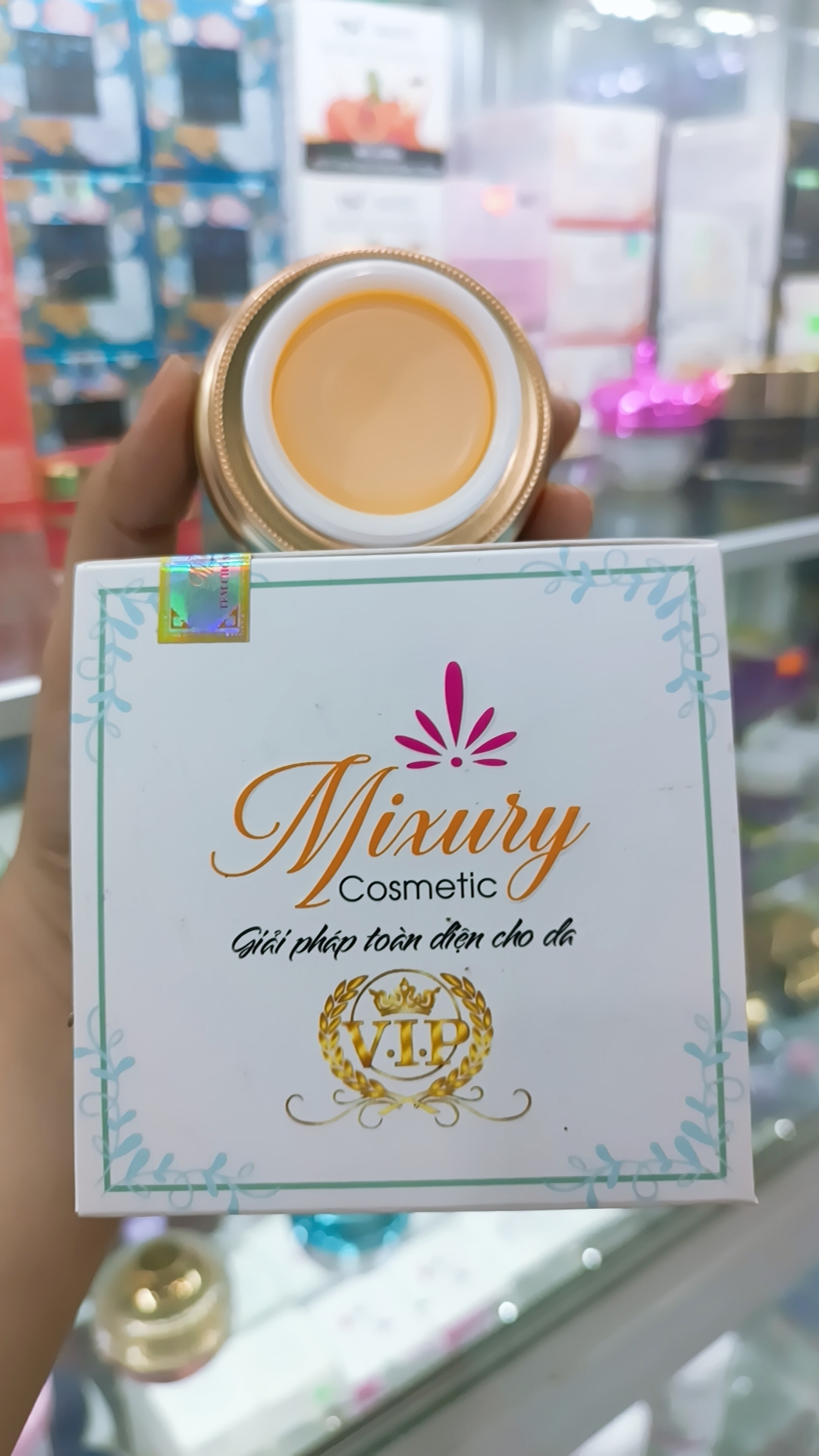 NHẬT VIỆT - KEM GIẢM NÁM TÀN NHANG ĐỒI MỒI DƯỠNG TRẮNG DA CHIẾT XUẤT TỪ TRÀ XANH & TINH CHẤT SERUM