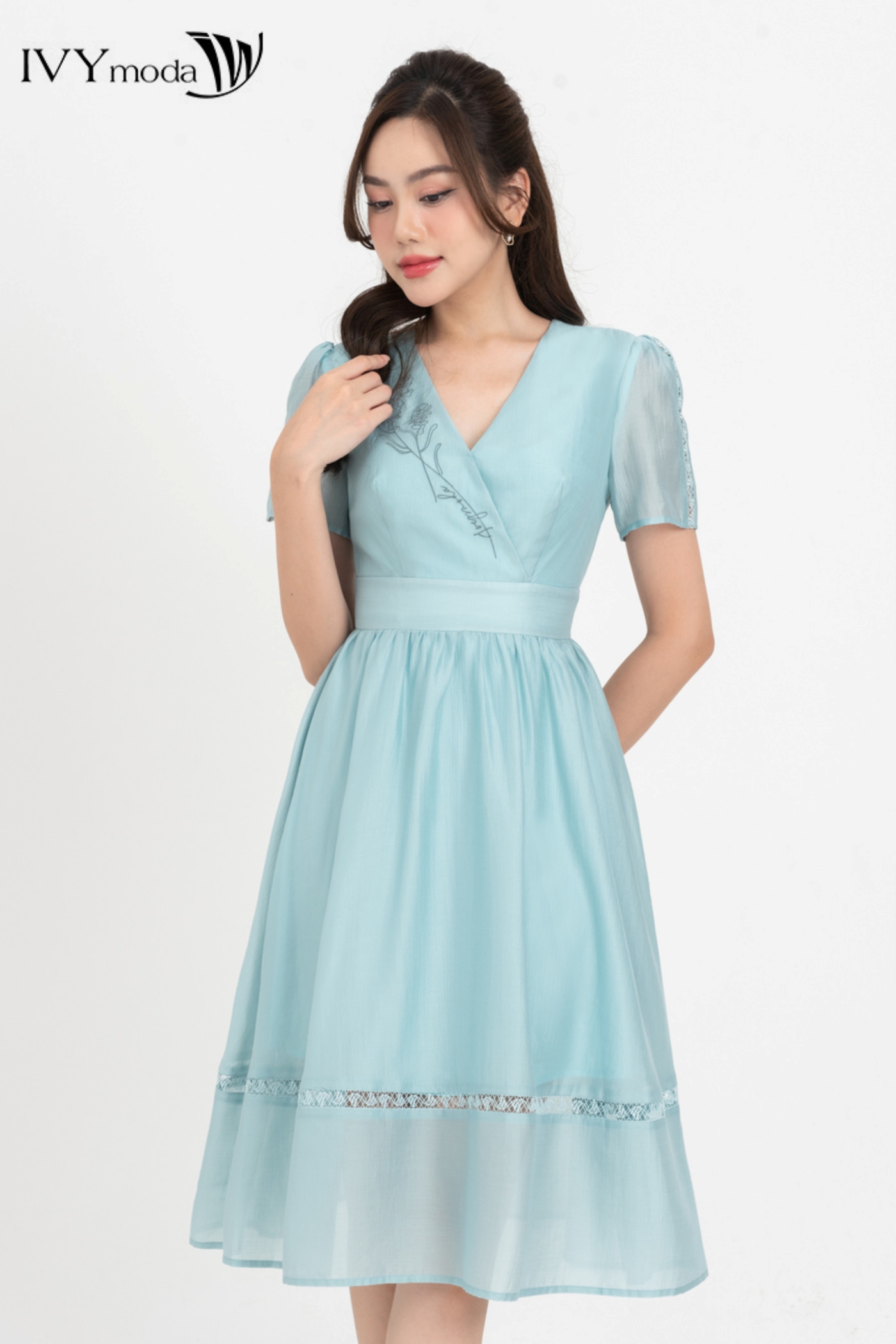 Đầm lụa xòe cổ V IVY moda MS 48M6598